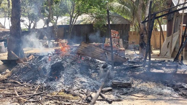 বালিয়াকান্দিতে দু’গ্রুপের সংঘর্ষের জেরে বসতঘরে অগ্নিসংযোগ,নারীসহ আহত-৮  