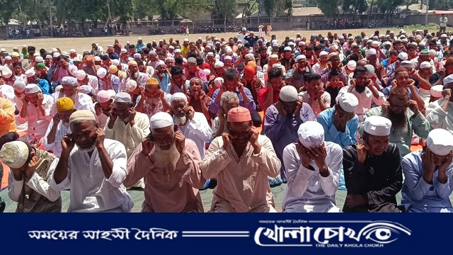 বৃষ্টির জন্য হাতীবান্ধায় ইস্তিসকার নামাজ আদায়