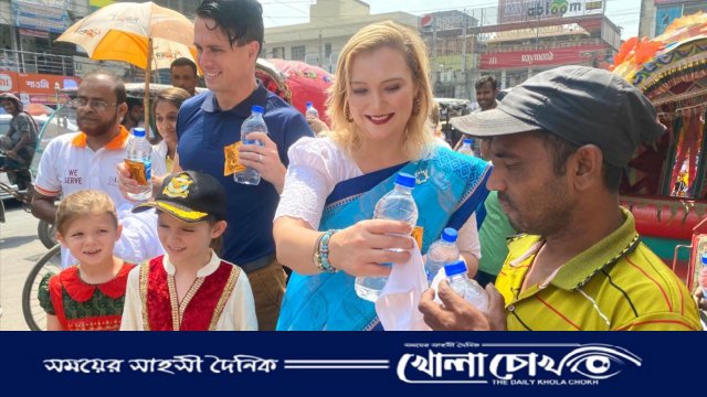 বিজয় ইন্টারন্যাশনালের উদ্যোগে সাধারণ মানুষের মধ্যে বিশুদ্ধ খাবার পানি, ‌টি-শার্ট ও স্যালাইন বিতরণ 