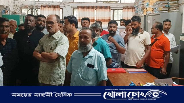 ব্রাহ্মণবাড়িয়ায় বিআরটিএ অফিস ঘেরাও করে বিক্ষোভ 