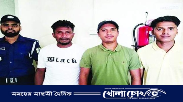 চট্রগ্রামে সেতুতে ধাক্কা দেওয়া জাহাজের তিন নাবিক গ্রেপ্তার