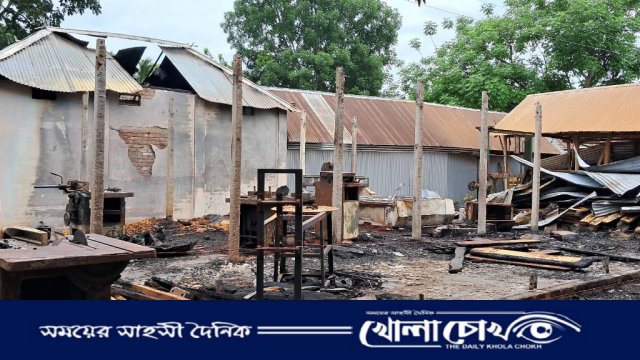 অগ্নিকাণ্ডে আল্আমীন টিম্বার হাউজ ভস্মীভূত, ১ কোটি টাকার ক্ষতি