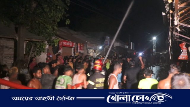 খোকসায় ভয়াবহ অগ্নিকাণ্ডে ১৫টি দোকান ভস্মীভূত