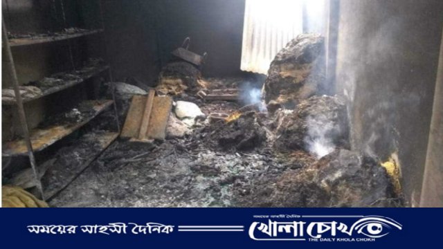 আত্রাইয়ে আগুনে পুড়ে ভস্মীভূত তিনটি দোকান,ক্ষতির পরিমাণ প্রায় ১১ লক্ষ টাকা