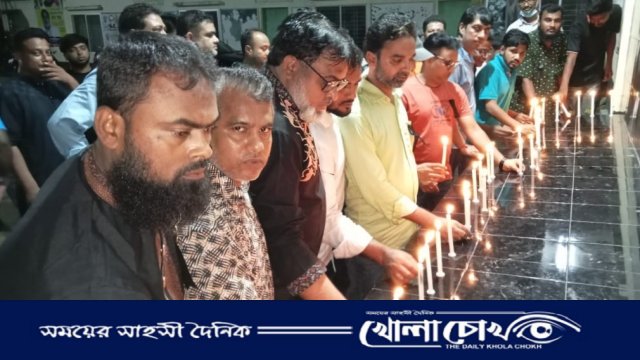 জাতির জনক বঙ্গবন্ধু শেখ মুজিবুর রহমানের প্রতিকৃতিতে মোমবাতি প্রজ্বলন করলো বাংলাদেশ আওয়ামী স্বেচ্ছাসেবক লীগ