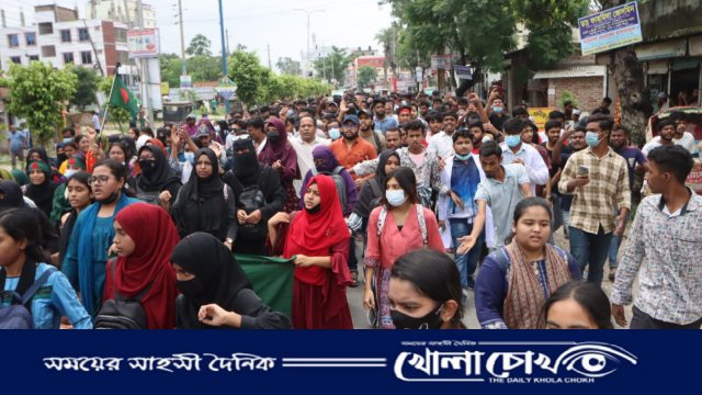 ফরিদপুরে পুলিশের সাথে আন্দোলনকারীদের সংঘর্ষ, সাংবাদিকসহ আহত ১৫