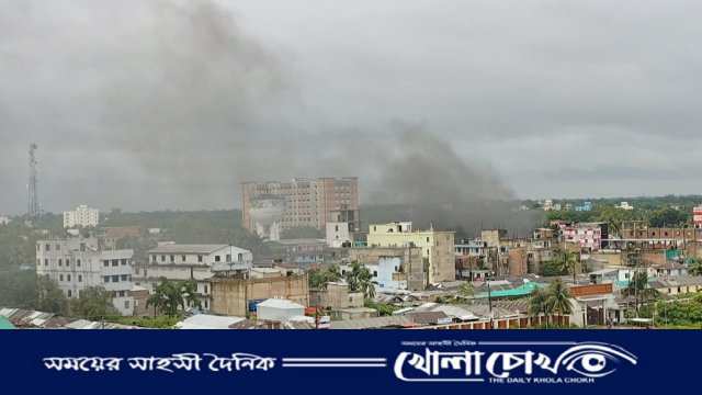 নোয়াখালীত কোটা আন্দোলনকারীদের বিক্ষোভ, জেলা আ.লীগ কার্যালয়ে অগ্নিসংযোগ-ভাংচুর