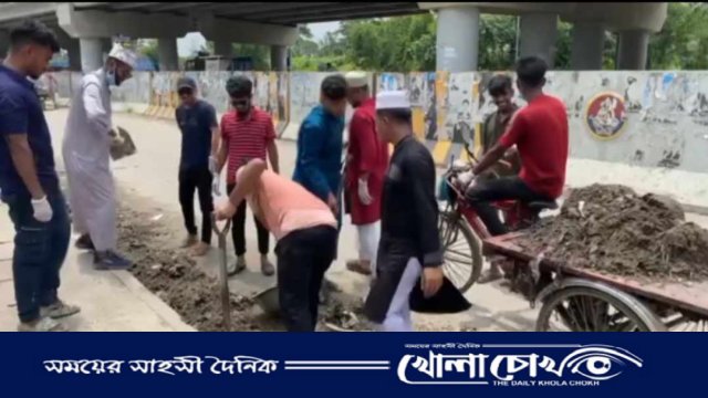 ভাঙ্গায় রাস্তার ময়লা ও ড্রেন পরিস্কার করলেন শিক্ষার্থীরা