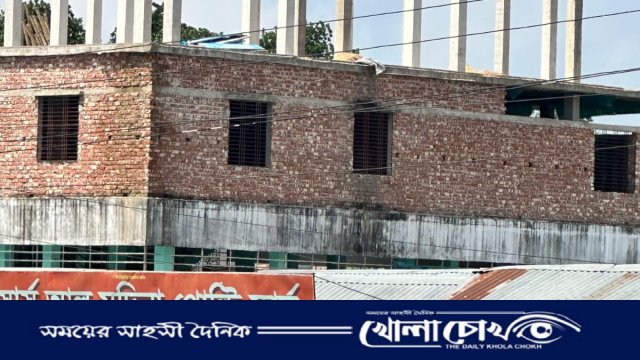 কোনো ধরনের অনুমোদন ছাড়াই ব্রাহ্মণবাড়িয়ায় অবৈধভাবে মাদরাসার চারতলা মার্কেট নির্মাণের অভিযোগ