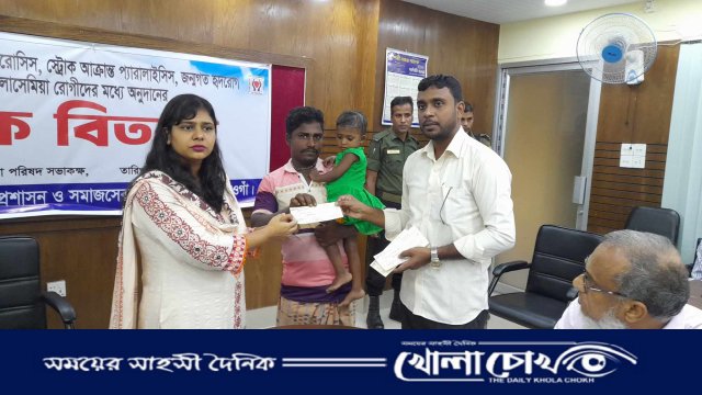 আত্রাইয়ে ক্যান্সার রোগীদের মাঝে অনুদানের চেক বিতরণ