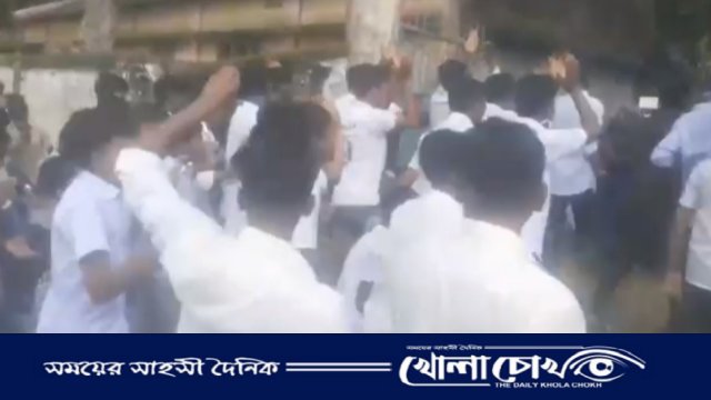 আত্রাইয়ে অধ্যক্ষের অপসারণের দাবিতে শিক্ষার্থীদের বিক্ষোভ