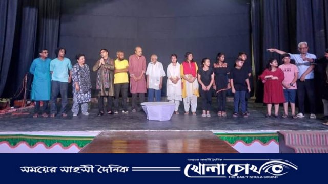 ফরিদপুরে বন্যার্তদের সহযোগিতার জন্য নাটক মঞ্চস্থ