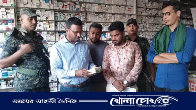 ফরিদপুরের কানাইপুর বাজারে ভোক্তা অধিদপ্তর ও বৈষম্য বিরোধী ছাত্রদের ‌অভিযানে একাধিক প্রতিষ্ঠানকে জরিমানা 