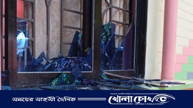 নোয়াখালীতে ত্রাণ নিয়ে কাড়াকাড়ি, ব্যবসায়ীর বাড়িতে হামলা-ভাংচুর