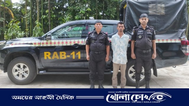 নোয়াখালীর সোনাইমুড়ি থেকে বিপুলসংখ্যক আগ্নেয়াস্ত্র-গোলাবারুদসহ যুবক গ্রেপ্তার