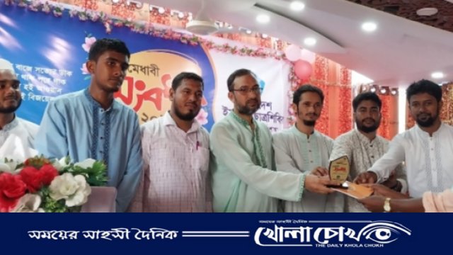 ফুলবাড়িয়ায় ছাত্র শিবিরের উদ্যোগে মেধাবীদের সংবর্ধনা