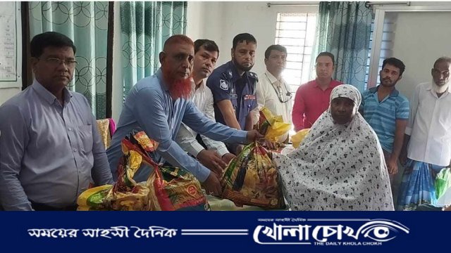 কসবায় পিএমকে( NGO) কর্তৃক বন্যা দুর্গতদের মাঝে ত্রাণ বিতরণ