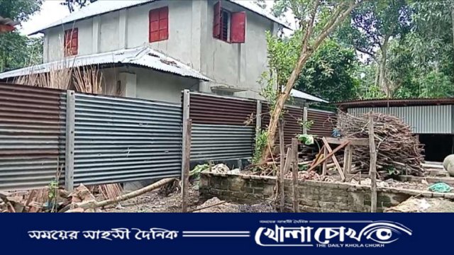 জমির দ্বন্দ্বে প্রতিপক্ষের বাড়িঘরে হামলাঃভাংচুর, অগ্নিসংযোগ ও লুটপাটের অভিযোগ 