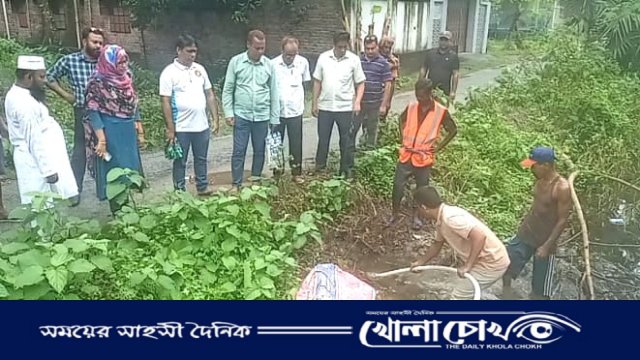 খোকসা পৌরসভায় জলাবদ্ধতা নিরসনে পরিদর্শন করেন পৌর প্রশাসক 