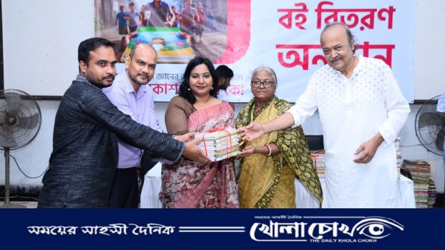 ফরিদপুরে বিকাশ-প্রথম আলো ট্রস্টের উদ্যোগে ১৮টি প্রতিষ্ঠানে বই বিতরণ