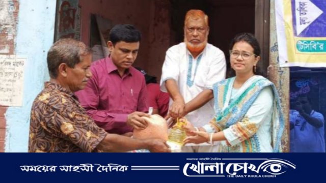 ব্রাহ্মণবাড়িয়ায় কার্ডধারীদের মধ্যে টিসিবির পন্য বিক্রয় শুরু