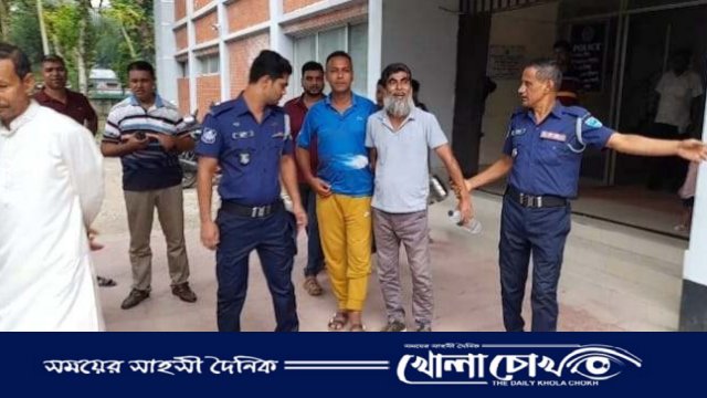 আড়িয়ালখাঁ নদীতে অবৈধ বালু উত্তোলন নিয়ে হামলা,অগ্নিসংযোগ, আহত-১০ আটক-২