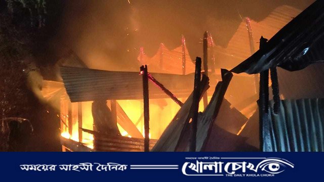 ভাঙ্গায় পোল্টি ফার্মে ভয়াবহ অগ্নিকাণ্ডে সর্বস্ব পুড়ে ছাইঃ ৫ লক্ষাধিক টাকার ক্ষয়ক্ষতি