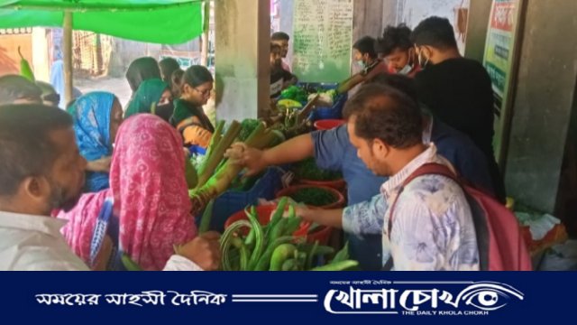 ফরিদপুরে সব ধরনের ক্রেতা সাধারণের আত্মার প্রতীক হয়ে উঠেছে জনতার বাজার