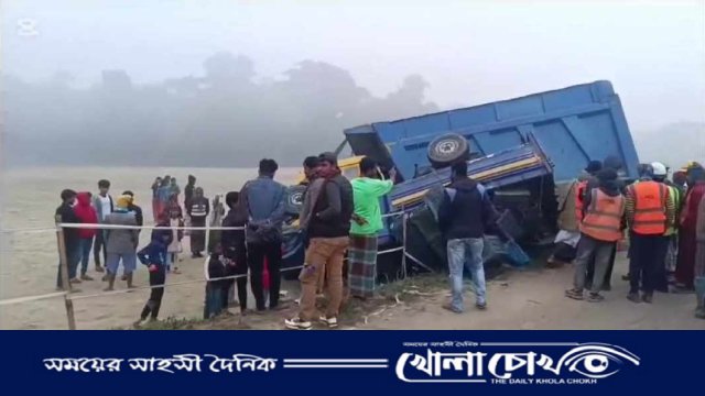 বিজয়নগরে ট্রাক, মাইক্রোবাস ও পিকআপ ভ্যানের ত্রিমুখী সংঘর্ষে নিহত ৩