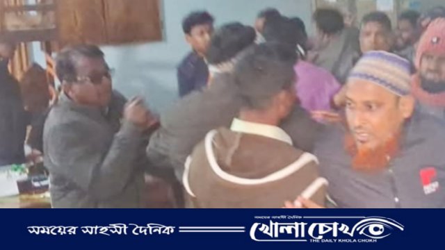 আক্কেলপুর মহিলা কলেজ অ্যাডহক কমিটির নতুন সভাপতি কে পিটিয়ে বের করে দিলেন জনতা