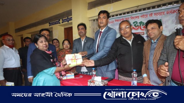 বিদ্যালয় পর্যায়ে নতুন বই সরবরাহ কার্যক্রম উদ্বোধন 