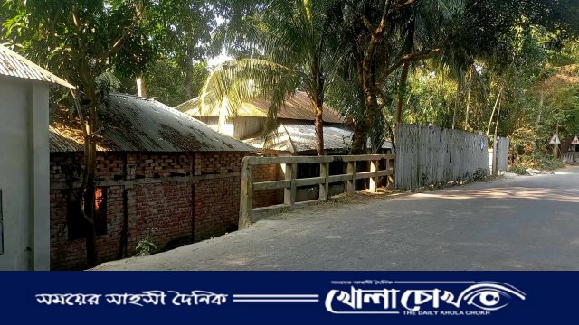 নগরকান্দায় অবৈধ স্থাপনা রক্ষায় নতুন ব্রিজ নির্মাণে বাধার অভিযোগ 