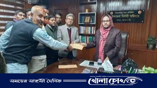 রাজশাহীতে পেঁয়াজ আমদানি বন্ধে কৃষকদের স্মারকলিপি 