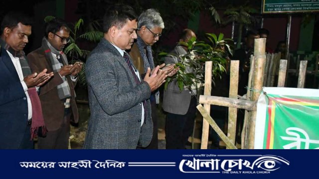 শহীদ আবু সাঈদের কবরে তিন উপাচার্যের শ্রদ্ধা নিবেদন