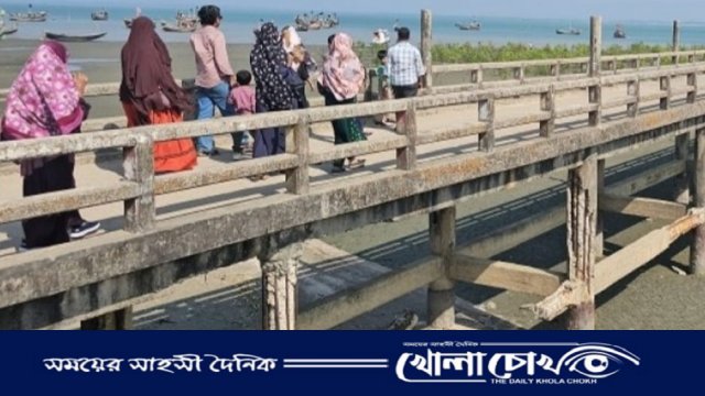 টেকনাফে শাহপরীর দ্বীপ  ঝুঁকিপূর্ণ জেটি ২১ বছরেও সংস্কার হয়নি, দুর্ঘটনার আশংঙ্কা