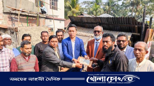 নাজিরপুরে অগ্নিকাণ্ডে ক্ষতিগ্রস্থ দোকান মালিকদের আর্থিক সহায়তা প্রদান