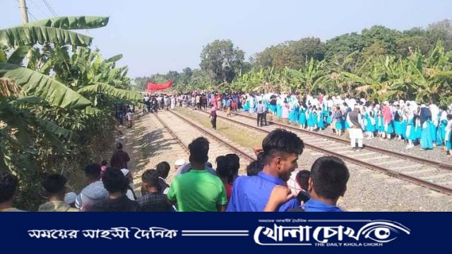 পুখুরিয়া স্ট্রেশনে ট্রেনের যাত্রাবিরতি বাতিল করায় সদরপুরের যাত্রীদের ভোগান্তি 