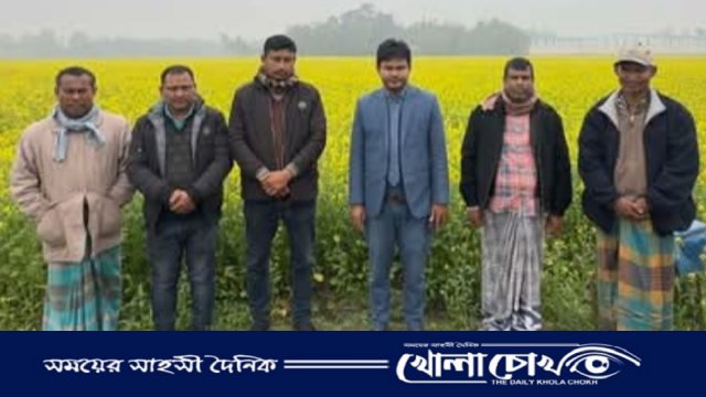 সরিষা ফুলের হলুদ রাজ্যে মৌমাছির গুঞ্জন