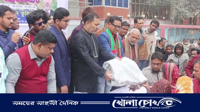 নওগাঁয় বিএনপি নেতার উদ্যোগে ২ হাজার শীতার্ত পেল শীতবস্ত্র