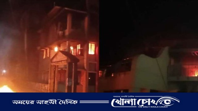 পিরোজপুরে সাবেক এমপি ও মেয়রের বাড়িতে আগুন