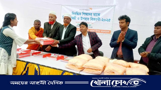 মিঠাপুকুরে শিক্ষার্থীদের মাঝে শিক্ষা সামগ্রী ও উপহার বিতরণ 