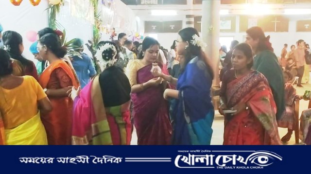 ঐতিহ্যকে মেলে ধরতে কাপ্তাই চন্দ্রঘোনা মিশন এলাকায় প্রাণের উচ্ছ্বাসে পিঠা উৎসব অনুষ্ঠিত হয়েছে