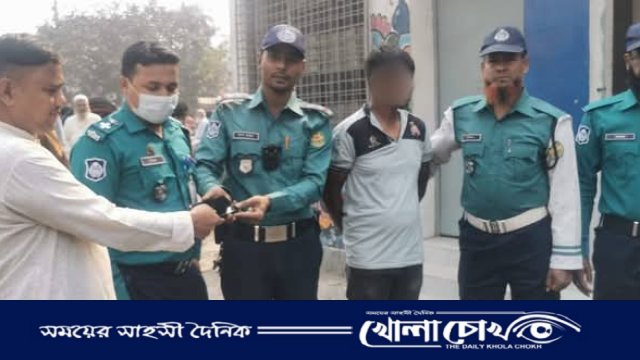 মোবাইল ফোন ছিনিয়ে নিয়ে দৌঁড়ে পালানোর চেষ্টা: ছিনতাইকারী আটক 