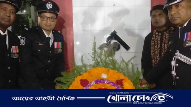 শহীদ মিনারে শ্রদ্ধা জানাতে কাপ্তাইয়ে সর্বস্তরের মানুষ