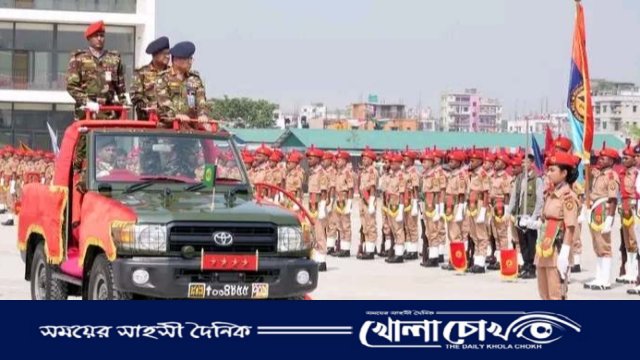 আশুলিয়ায় বিএনসিসির বার্ষিক কেন্দ্রীয় ক্যাম্পিং এর সমাপনী কুচকাওয়াজ পরিদর্শন