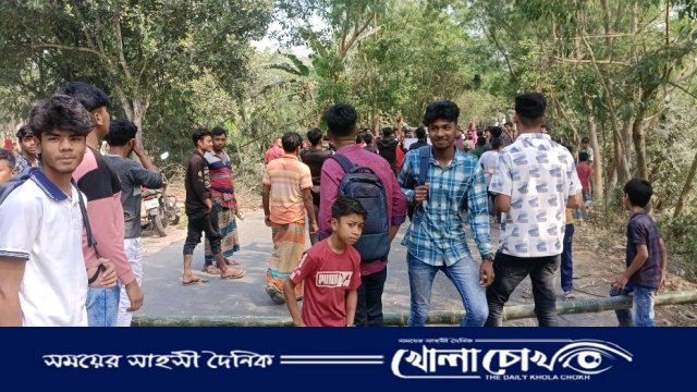 সালথায় মাহিন্দ্রা চলাচল বন্ধের দাবিতে সড়ক অবরোধ করে শিক্ষার্থীদের বিক্ষোভ  