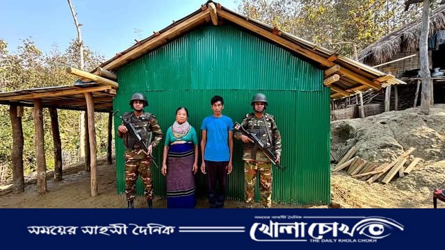 কাপ্তাই সেনা জোনের উদ্যোগে গৃহহীন দুই পরিবার পেল নতুন ঘর