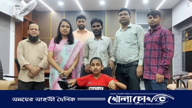 প্রতিবন্ধকতাকে জয় করতে চায় আব্দুর রহমান, ইউএনওর সহযোগিতায় পেল ইলেকট্রিক হুইলচেয়ার