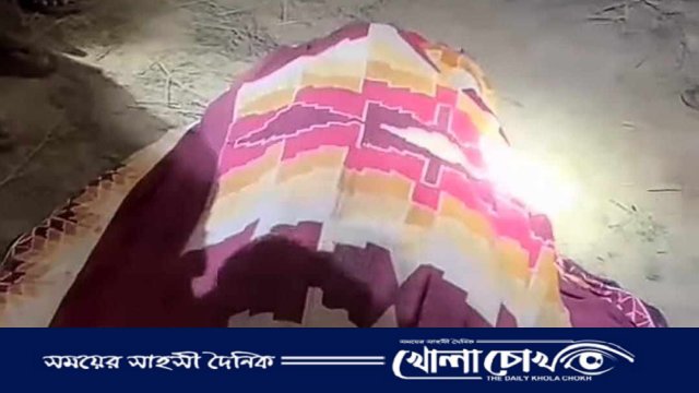 অবৈধ মাটির ট্রাকের চাপায় গৃহবধূর মর্মান্তিক মৃত্যু