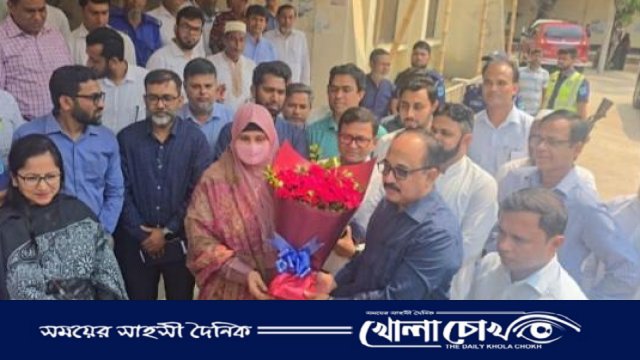 কালকিনিতে বিভাগীয় কমিশনারের উন্নয়ন পরিদর্শন ও শিক্ষার্থীদের ড্রেস বিতরণ